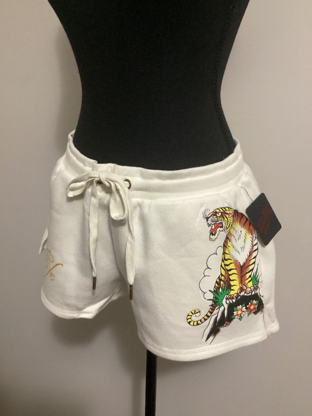 ED Hardy Women’s Tiger Mountain graphic Fleece Shorts Ivory Large Y2K NWT